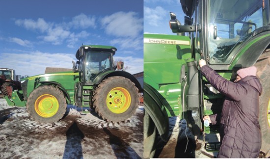    John Deere 8245R