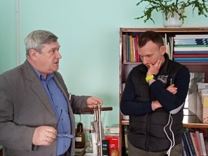 Ĳ . .       