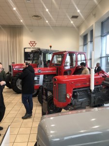 ³  Massey Ferguson  .  ()