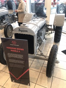 ³  Massey Ferguson  .  ()