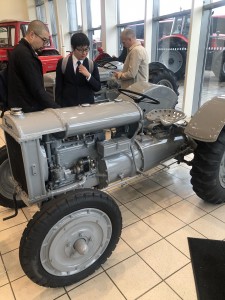 ³  Massey Ferguson  .  ()